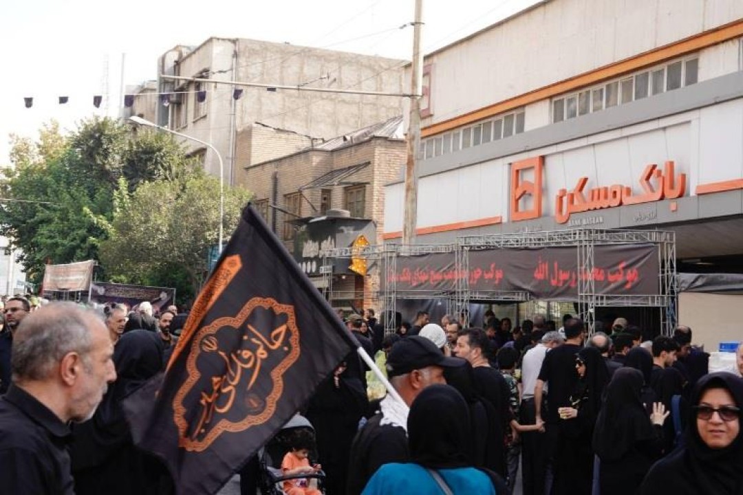 حضور مدیرعامل بانک مسکن در کنار عاشقان اباعبدالله الحسین(ع) حضور مدیرعامل بانک مسکن در کنار عاشقان اباعبدالله الحسین(ع)